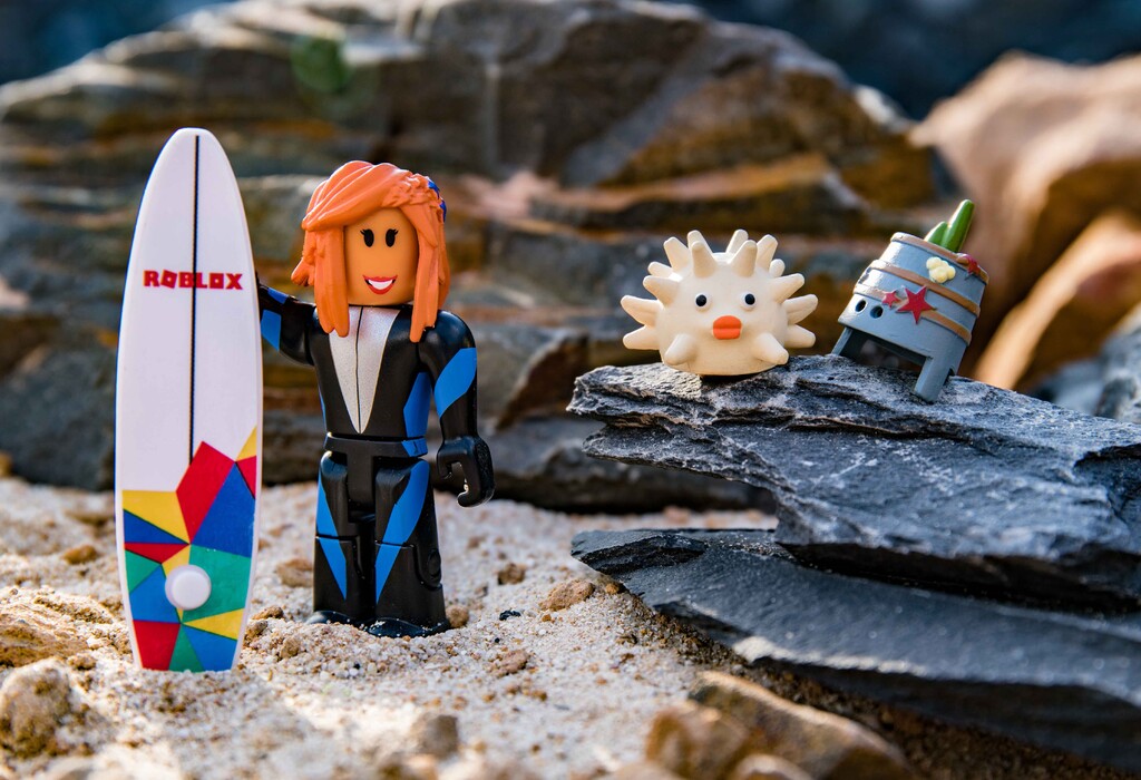 Ігрова колекційна фігурка Roblox Сore Figures Sharkbite Surfer